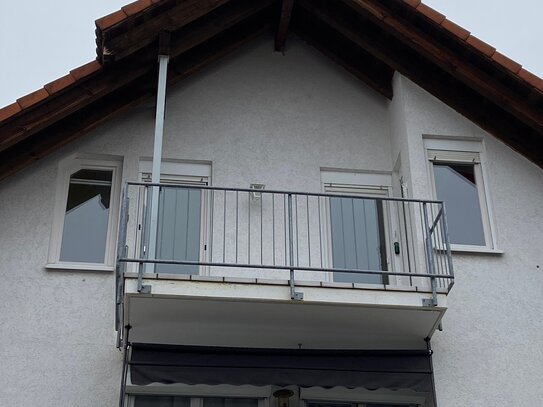 Schöne Dachgeschoss-Wohnung mit Balkon in kleiner Wohneinheit in Schifferstadt zu vermieten