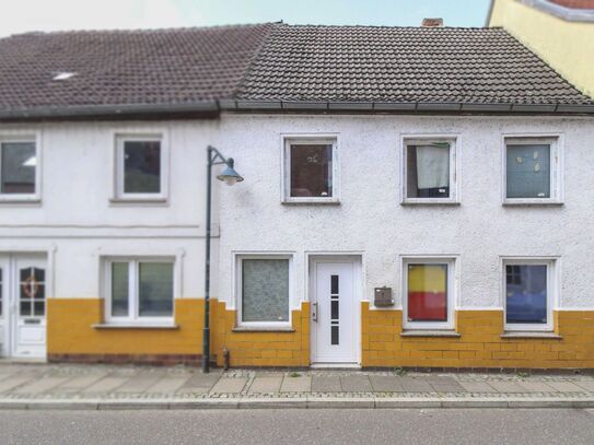 Vermietetes Reihenmittelhaus mit Scheune, Garten und Carport in Zentraler Lage