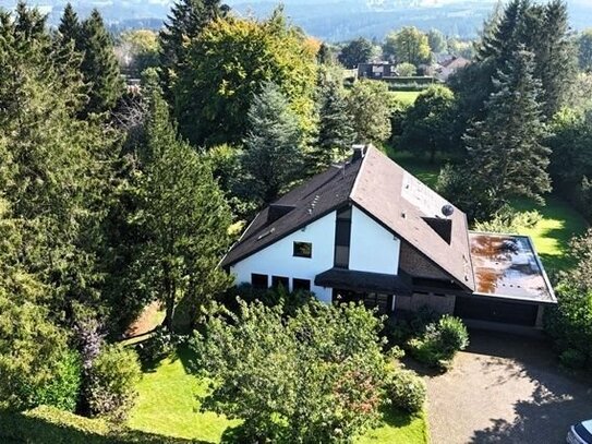 Rohdiamant im Grünen! Villa mit Einliegerwohnung auf großem Grundstück in guter Lage