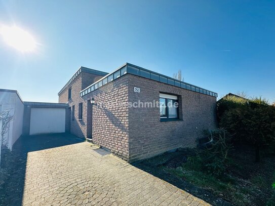 MÖNCHENGLADBACH - RHEYDT FREISTEHENDES EINFAMILIENHAUS MIT EINLIEGERWOHNUNG, GARTEN UND GARAGE!