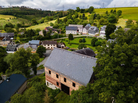 Geräumiges Haus mit beeindruckender Scheune und weitläufiger Wiese