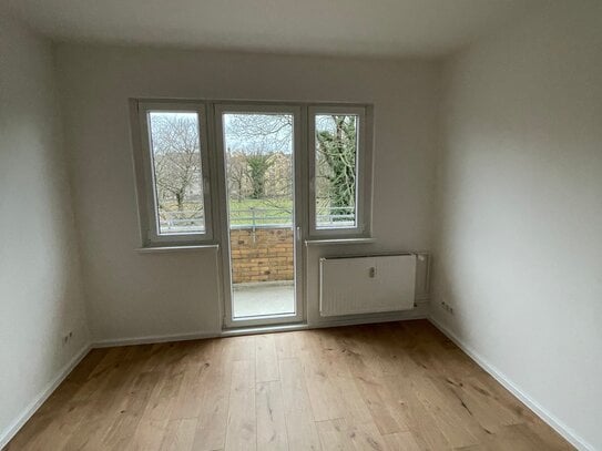 Sanierte 2,5-Zimmer-Wohnung am Koeltzepark mit Balkon