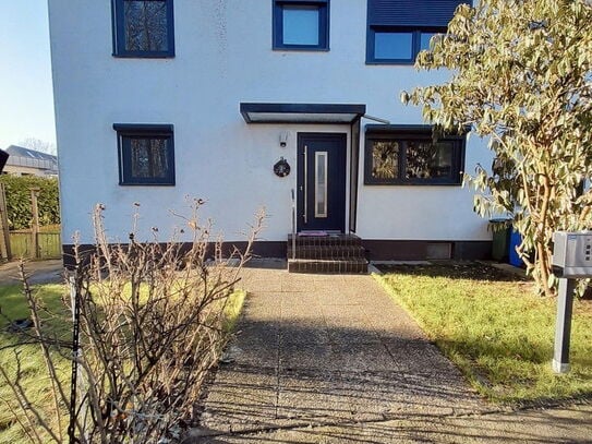 Geräumiges Reihenendhaus mit Vollkeller und Carport