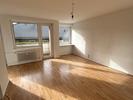 sanierte 2-Zimmer-Wohnung, Wannenbad,