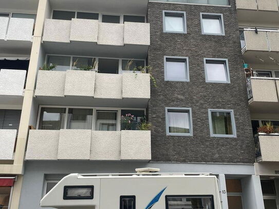 8 Parteienhaus mit 4 Garagen in Köln - Bickendorf