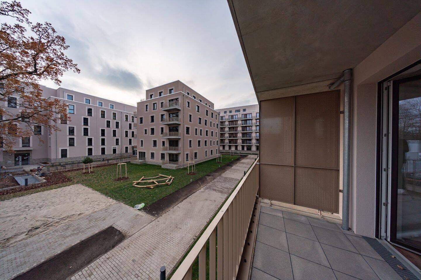 Neubauwohnung mit Fußbodenheizung und Balkon im Erstebzug / WBS 220 erforderlich - Photo 1