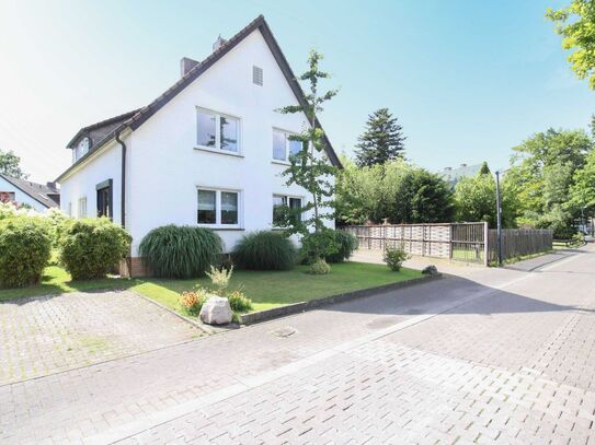 Gepflegtes 4-Familienhaus in guter Lage von Gütersloh mit 2 Garagen und Garten