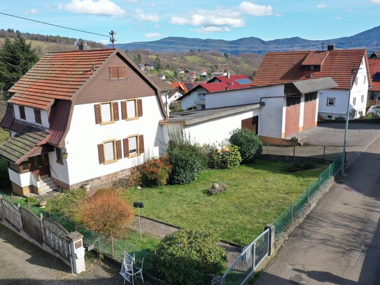 *** Historisches und repräsentatives Einfamilienhaus in ruhiger Ortslage mit großem Grundstück ***