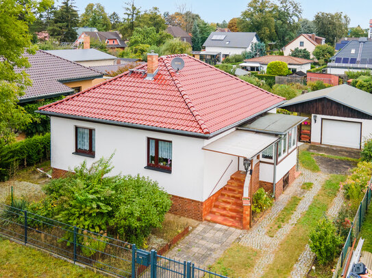 Bungalow bahnhofsnah in Fredersdorf - Mit Keller, Einbauküche, Garage, Veranda, manuellen Rollladen