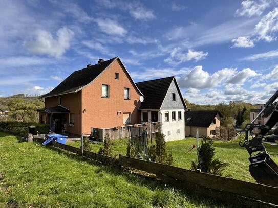 Ein - Zweifamilienhaus in ruhiger Lage