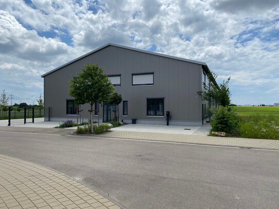 Wettstetten - ca. 480 m² große Halle mit ca. 180 m² großem Büro zu vermieten