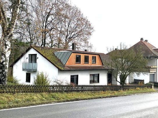 Geräumiges Zweifamilienhaus in Scheuerfeld