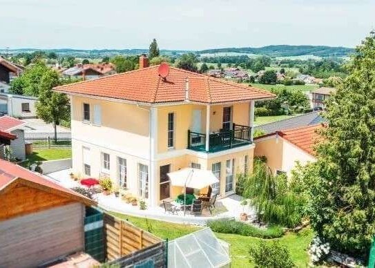 Provisionsfrei für Käufer ! Modernes lichtdurchflutetes Einfamilienhaus in Niederbayerischen Bäderdr