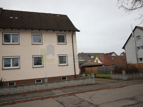 Renovierte 2-Zimmer-Wohnung mit Gartennutzung , Garage und Carport in stadtnaher Lage von Hüfingen.