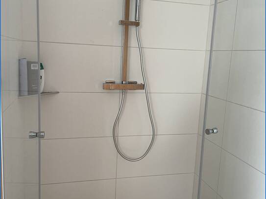 Lichtdurchflutete 3,5 Zi. Wohnung im DG in Radolfzell mit Stellplatz und neuem Bad und Gäste WC.