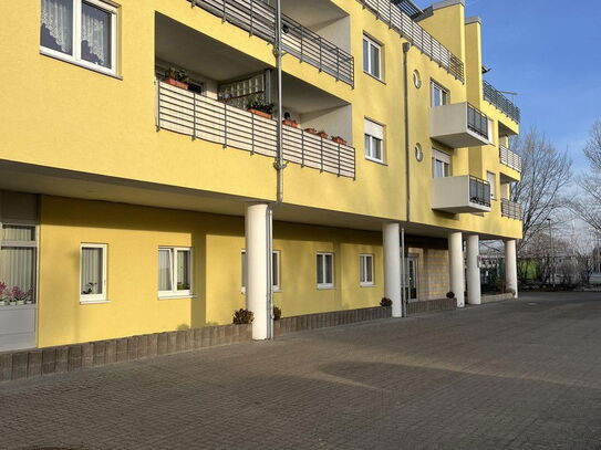 Erstbezug: Moderne 2-Zi.-Wohnung mit Balkon, barrierearm - ideal für Singles, Paare oder Senioren