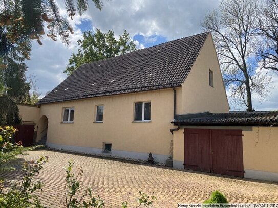 Haus und Grundstück mit viel Potenzial in guter Lage von Niederau