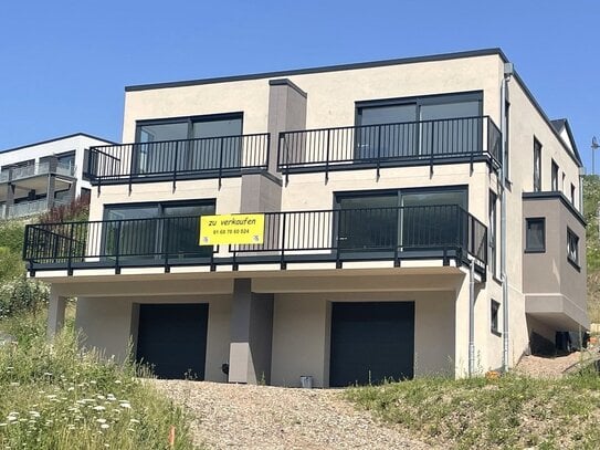 Neubau mit unverbaubaren Mosel- und Burgblick (rechte Doppelhaushälfte)