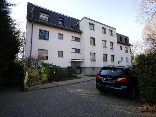 Traumhafte 3,5 Erdgeschoss-Wohnung mit großer Terrasse, Garten und Tiefgaragenstellplatz in Bulmke