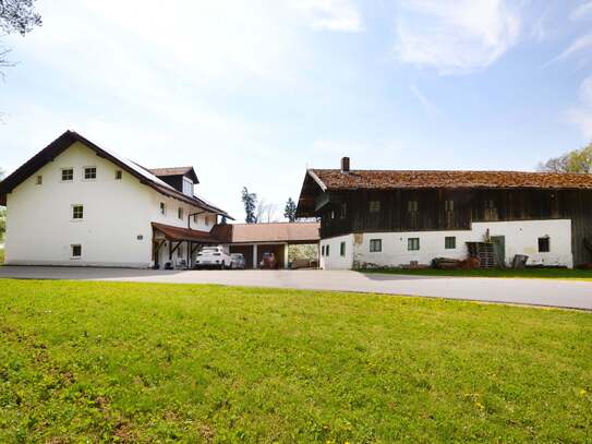 Hofstelle - Wohnhaus und denkmalgeschütztes Bauernhaus