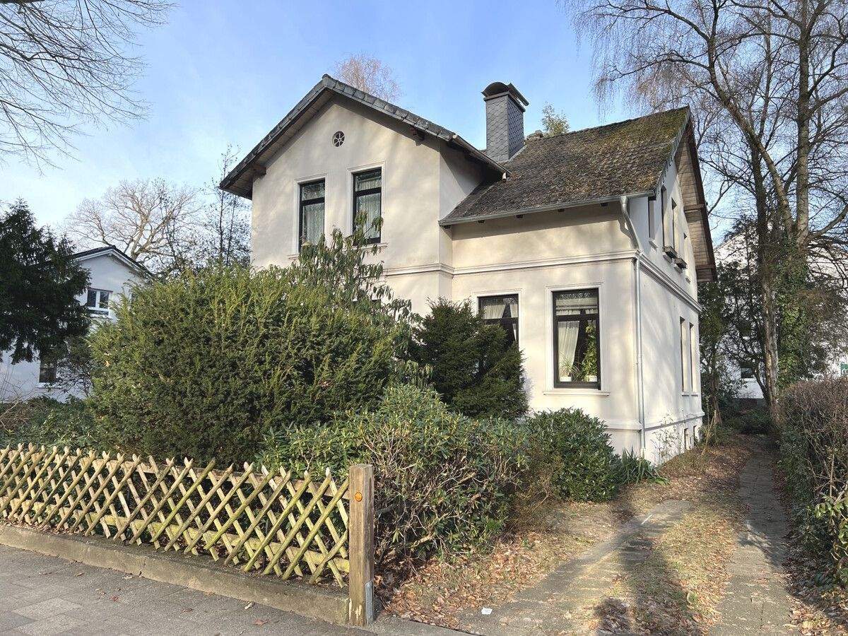 PURNHAGEN-IMMOBILIEN - Großzügiges 1-2-Familienhaus mit Garage in zentraler Lage von Fähr-Lobbendorf