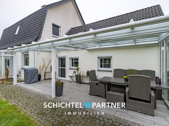 Ganderkesee | Modernisiertes Zweifamilienhaus mit Garten & Doppelcarport