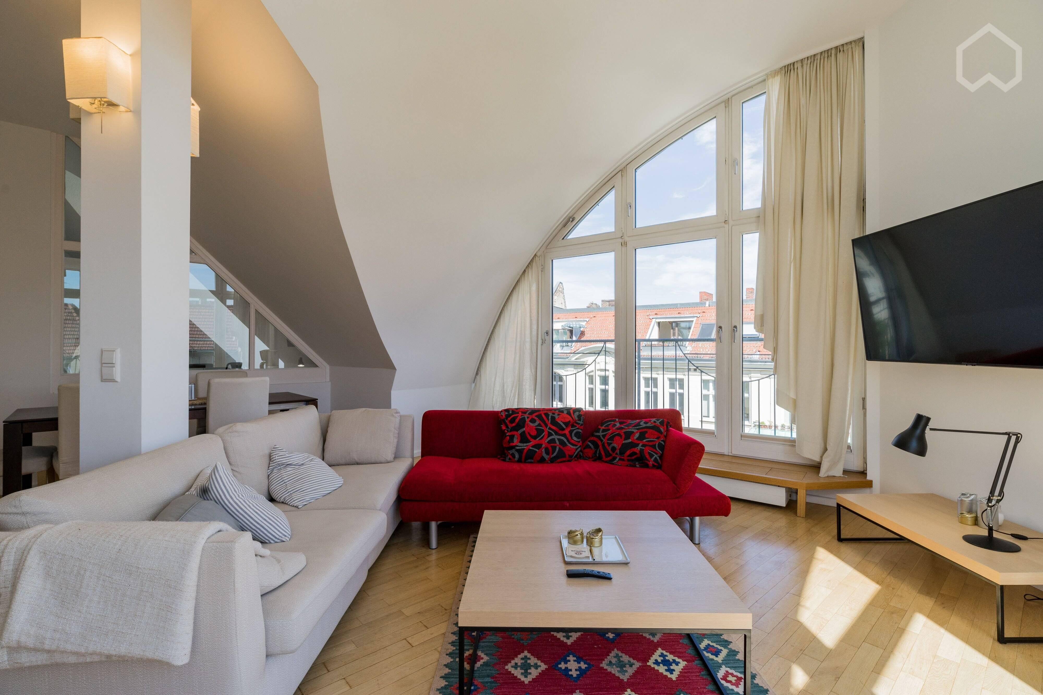 Dachgeschoss inkl. Fahrstuhl in Toplage unweit Kurfürstendamm - Photo 1