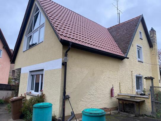 Einfamilienhaus mit Scheune im Altort Wü-Oberdürrbach,Wfl. ca 140m², Grundstück 1069 qm, VP 390.000 €