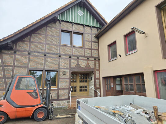 Einfamilienhaus mit Tischlerwerkstatt in P. W.-Lerbeck