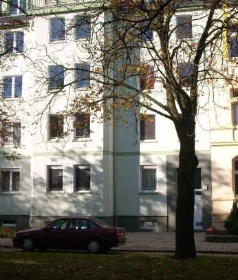 Helle und großzügige 1 - Raum-Wohnung im 4. OG mit Balkon in Dessau - Nord zu vermieten