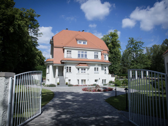 Villa Ingeborg: Ihre neue Residenz - voller Eleganz und Geschichte