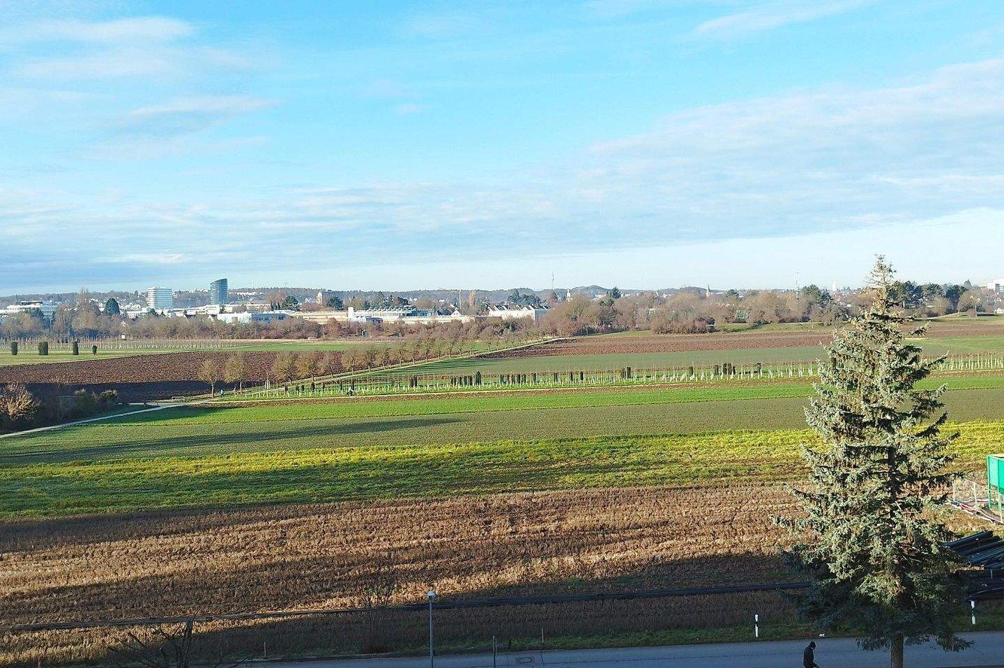 Oberste Etage: freie 3-Zimmer-Wohnung mit Südbalkon und TG-Stellplatz