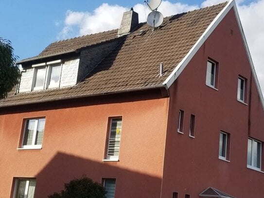 Gepflegtes Dreifamilienhaus, umfangreiche Modernisierungen, Garten, Garage in gehobener Lage Velbert