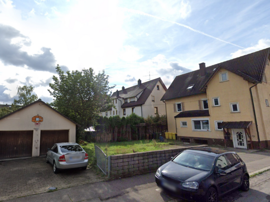 Mehrfamilienhaus mit großen Grundstück (Eventueller Bauplatz) in guter Lage zu verkaufen