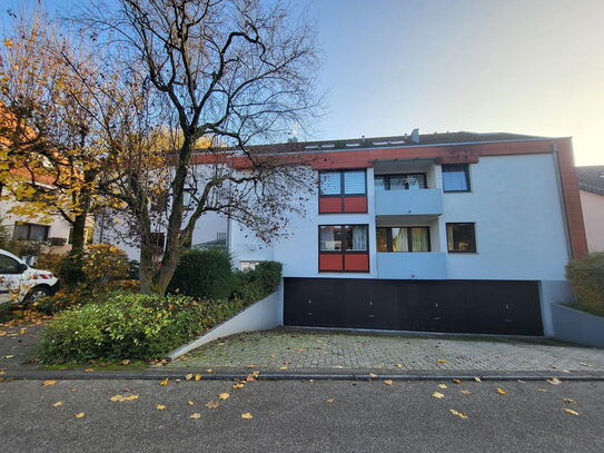 Kernsanierte 3,5 Zimmer Wohnung in 6 Familienhaus