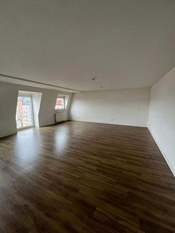 Großzügige 2-Raum-Wohnung mit Aufzug in der Stadt.