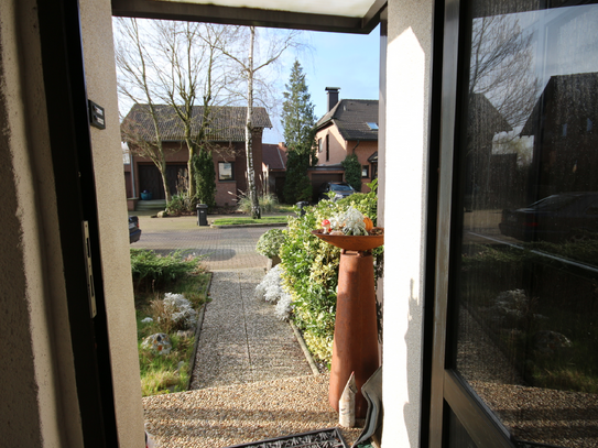 Ruhige Lage: Reihen-Eigenheim mit schönem Garten und Garage