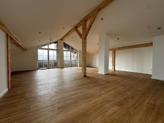 Loft-Feeling am Chiemsee - Exklusive Dachgeschosswohnung mit großem Balkon