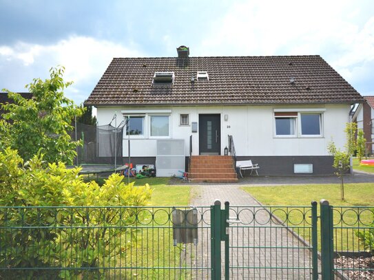 "FAMILIENGLÜCK" im modernisierten Einfamilienhaus inkl. Wärmepumpe, herrlichem Garten in ruhiger Lage von Tostedt!