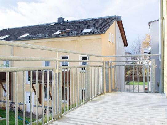 Große 4-Zimmer mit Laminat, Wanne, Dusche und Balkon in ruhiger Lage!