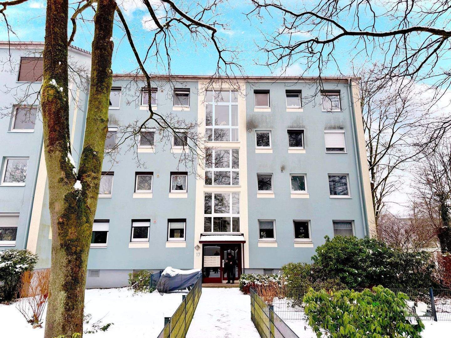 Gepflegte 2,5 Zimmer Wohnung mit Sonnenbalkon