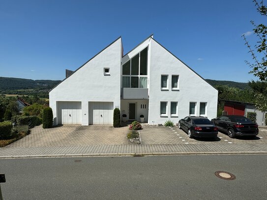 Villa Debert, Ebermannstadt Moderne, neu renovierte 2-Zimmer-Wohnung EG mit Balkon in bester und sonniger Lage