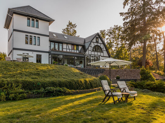 Spektakuläres Villenanwesen mit 10 Wohneinheiten und einmaligen Blick auf den Röblinsee