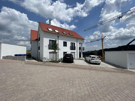 WEITBLICK - Neubauwohnung inkl. Weitblick in KÖNIGHEIM | 2 Zi.- Wohnung im Obergeschoss