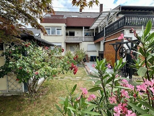 Mehrgenerationenhaus! 2-3 Familienhaus, 3 EBK, Balkone, 2 Dachterrassen, Garage und Garten in Spiesen-Elversberg