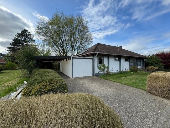 Modernisierter Winkelwalmdachbungalow auf großzügigem Grundstück