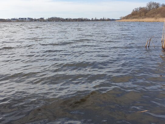 Modernes, freistehendes Zweifamilienhaus oder Reihenendhaus mit Bootsliegeplatz mit direktem Wasserzugang