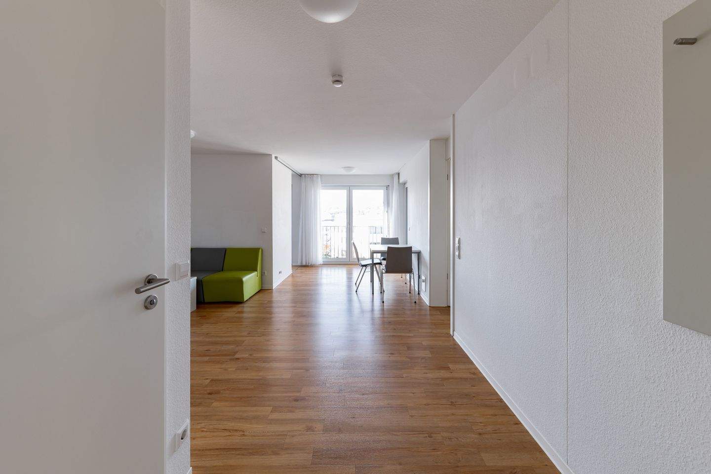 Moderne 2-Zimmerwohnung teilmöbliert in zentraler Lage nahe Bahnhof Stgt-Feuerbach