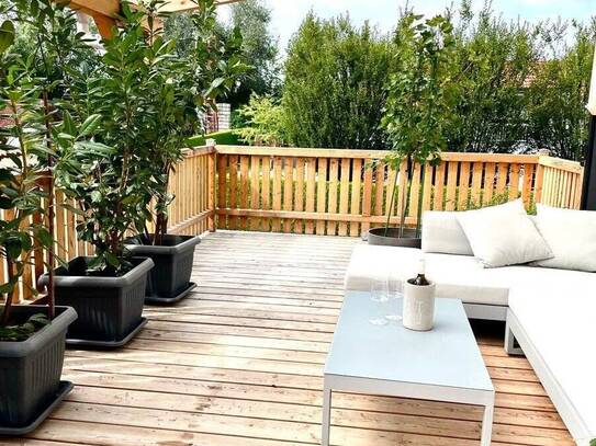 Sehr gepflegte, helle 4-Zimmer Wohnung mit großer Dachterrasse in Surheim