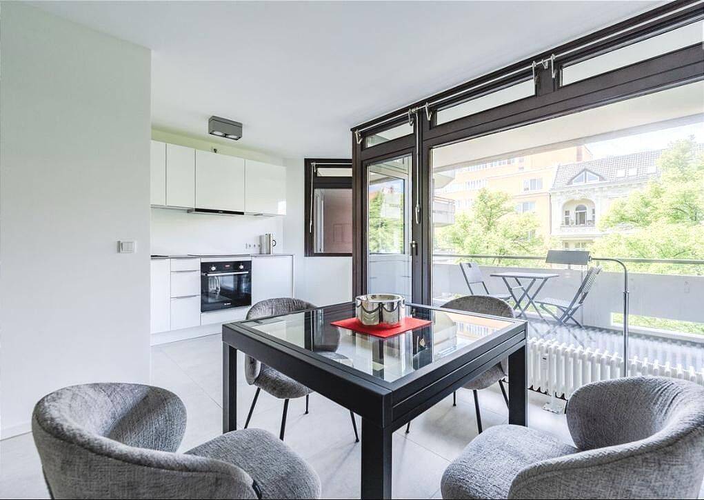 Sanierte City-Wohnung in begehrter Wohnlage nahe Steinplatz – mit separatem Tiefgaragenstellplatz bei Bedarf - Foto 1